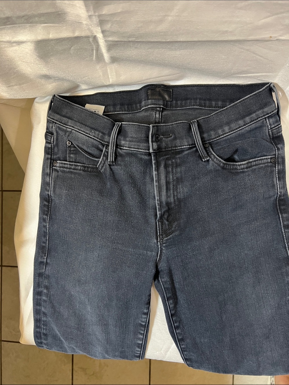 Mother Denim High Waist Rascal Snippet Straight Leg Crop Jeans in Blackbird 27